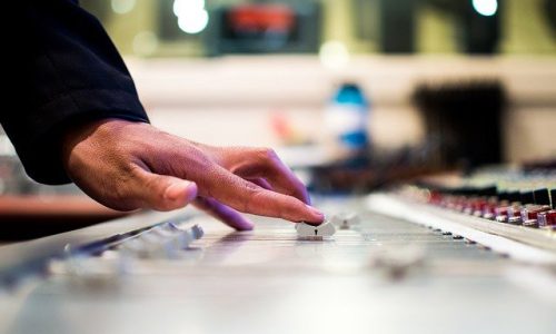 mixing-desk-351478_640web